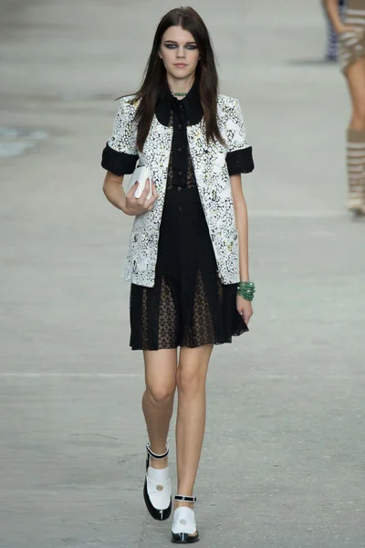 Look 49